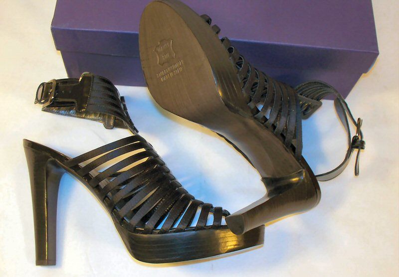 NEW IN THE BOX AUTHENTIC STOCK FROM STUART WEITZMAN TIJUANA SANDAL 