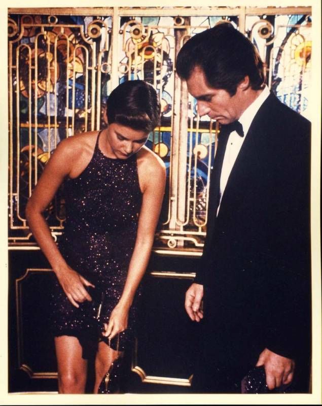 JAMES BOND CAREY LOWELL TALISA SOTO TIMOTHY DALTON 9353  