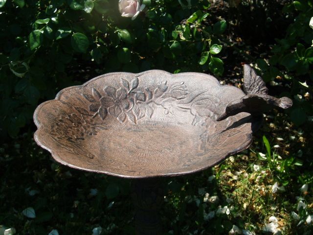 HUMMINGBIRD BIRDBATH FEEDER Cast Iron Bird Bath Rust Finish 22 High 