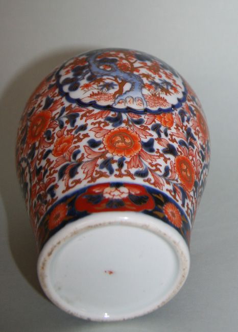 GORGEOUS ANTIQUE IMARI VASE w. PARADISE BIRD DÉCOR 1860  