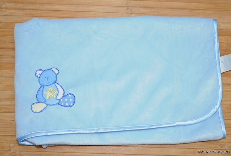 For your consideration is a Small Wonders blue plush blanket. Has blue 