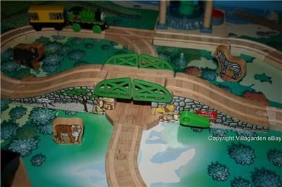 THOMAS AQUARIUM SWIMMING FISH ZOO SET RARE WOODEN TRAIN  