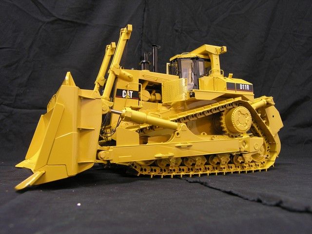 Caterpillar Cat D11R Track type Tractor 124 Scale Classic 