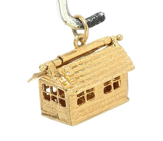 ADORABLE VINTAGE 14K YELLOW GOLD 3D TOWNHOUSE CHARM PENDANT