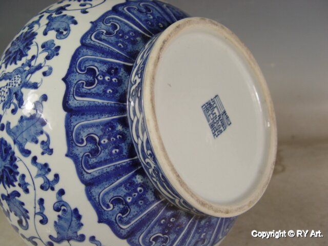 LARGE CHINESE BLUE WHITE PORCELAIN VASE 16 w DRAGON  