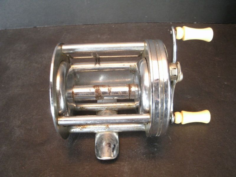 Vintage South Bend 300 E Baitcaster Fishing Reel NICE  