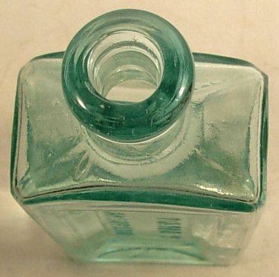 DANAS SARSAPARILLA BOTTLE CIRCA 1900 GREEN SWIRLS IN GLASS  