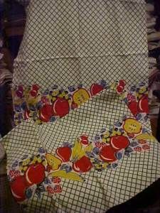   Vintage Border Print Feedsacks w/ Fruit    Make CUTE Kitchen Curtains