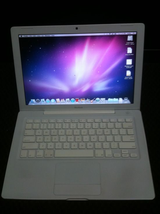   13 Macbook 2.0Ghz Core 2 Duo/DVD R/10.6/iLife 885909127948  