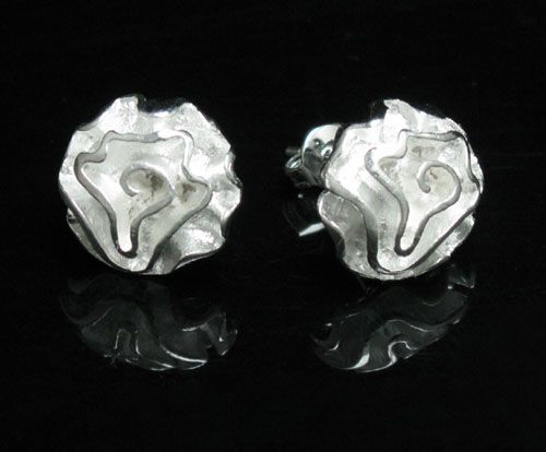   popular item you cannot miss it welcome to bid material silver