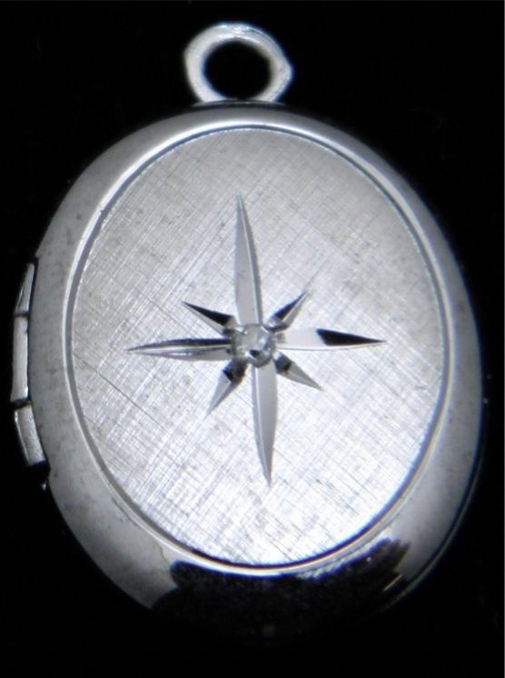   small Oval Locket 15mm with diamond and engraved star CUTE  