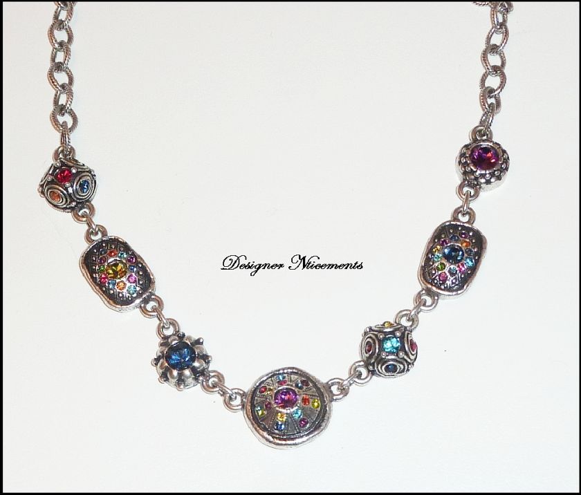 The necklace is adorned with stunning links beautifully detailed with 