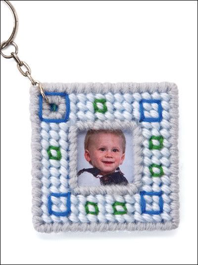 KEY CHAIN FRAMES, Plastic Canvas Pattern Leaflet, 5 Photo Key Chain 