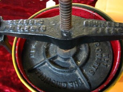 VINTAGE GRISWOLD FRUIT OR LARD PRESS CAST IRON & METAL  