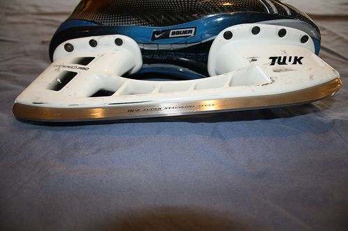 Nike Bauer Supreme 135 size 6.5 ice skate  