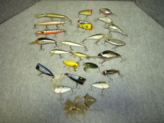 HUGE VINTAGE FISHING LURES LOT 24 HEDDON LURE FISH HOOK MULTI LINE ROD 