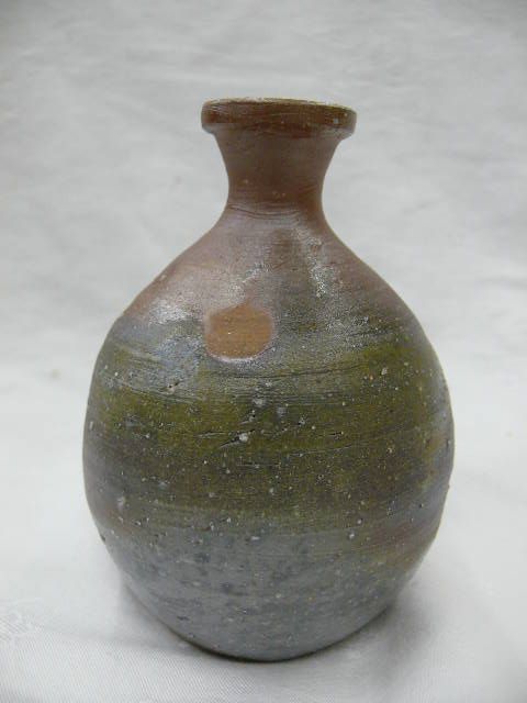 Bizen yaki Tokkuri (Sake Bottle) by Masamune V449  