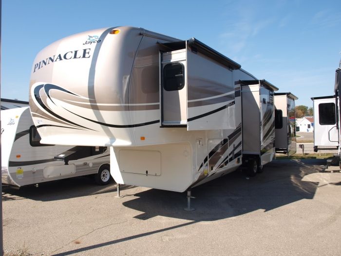 JAYCO PINNACLE 36REQS 5TH WHEEL FULL PAINT& $500 gas  